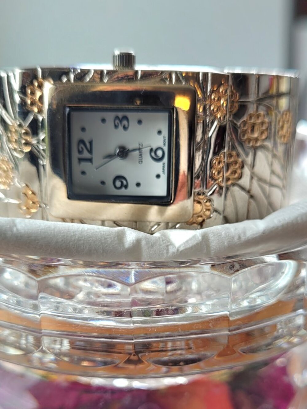 Vintage Ladies Silver-toned/Golden Flowers Bracelet Watch